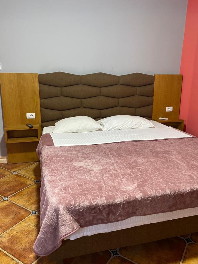 Pilo Lala Hotel Lushnjë Exterior foto